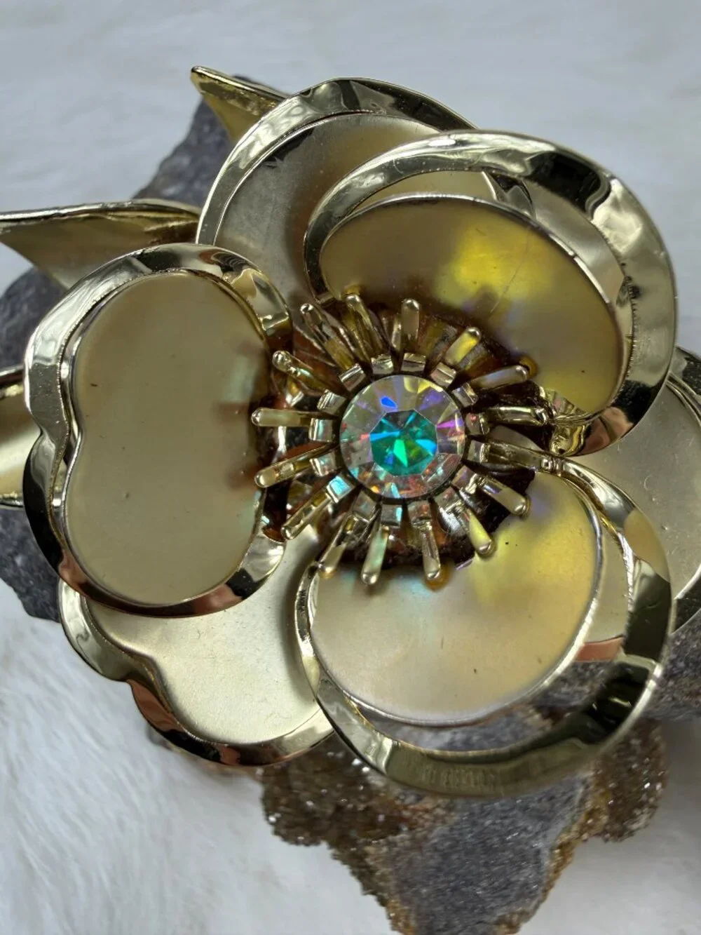 Vintage Gold Tone And Rhinestone Large Flower Brooch 2.25